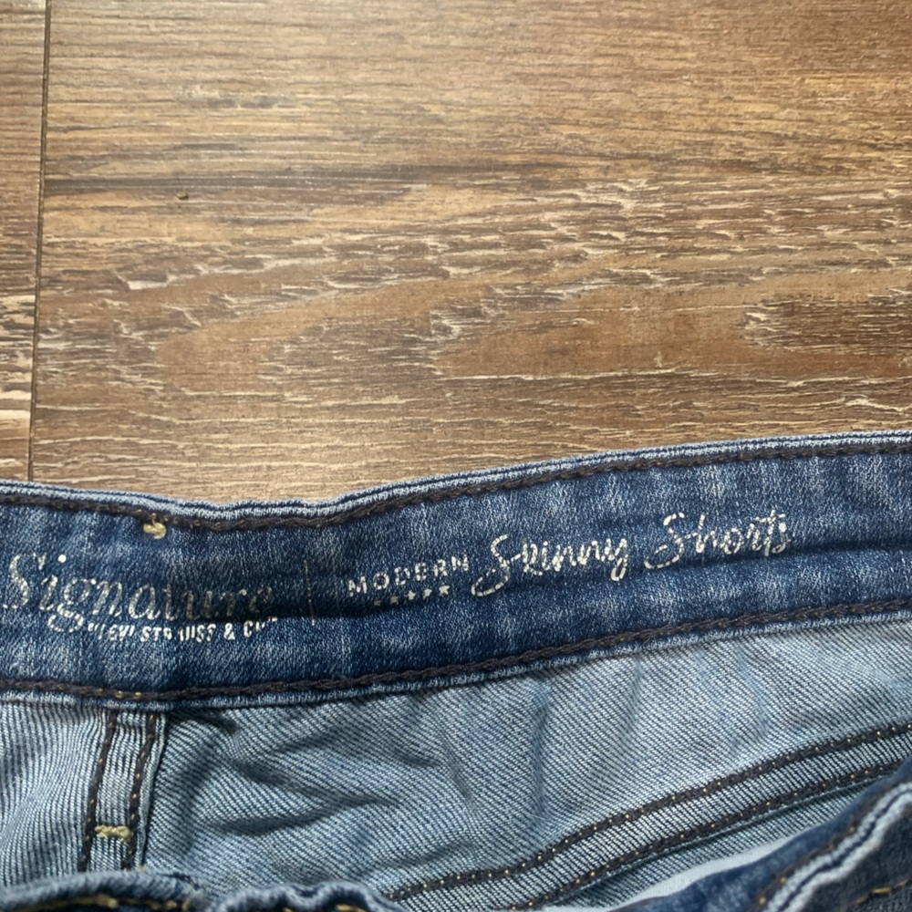 Signature Levi short - Picture 3 of 5